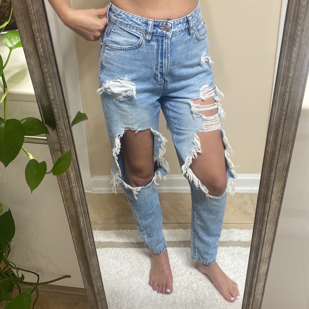 american eagle distressed mom jean